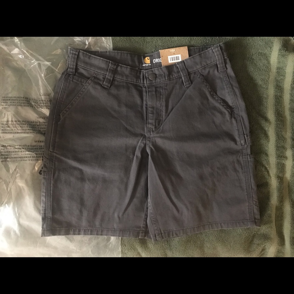 NWT Women’s size 6 Carhartt shorts